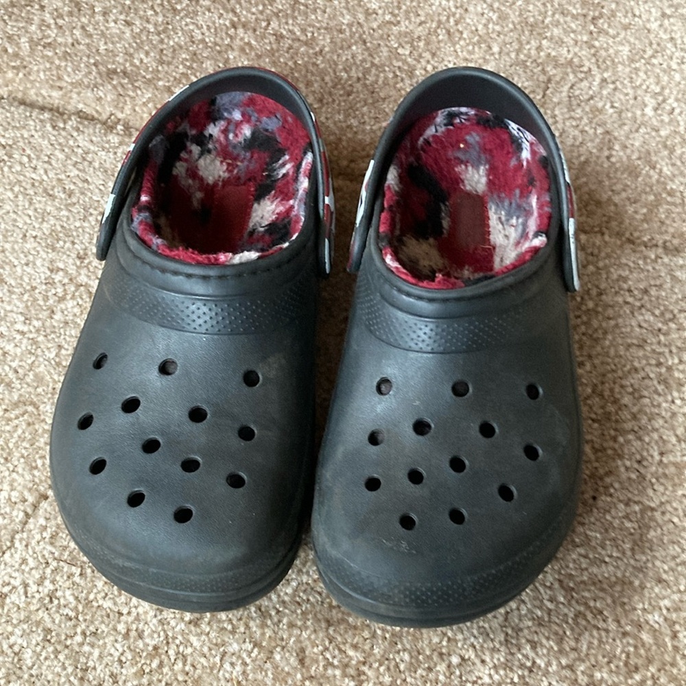 Lined Crocs size 3